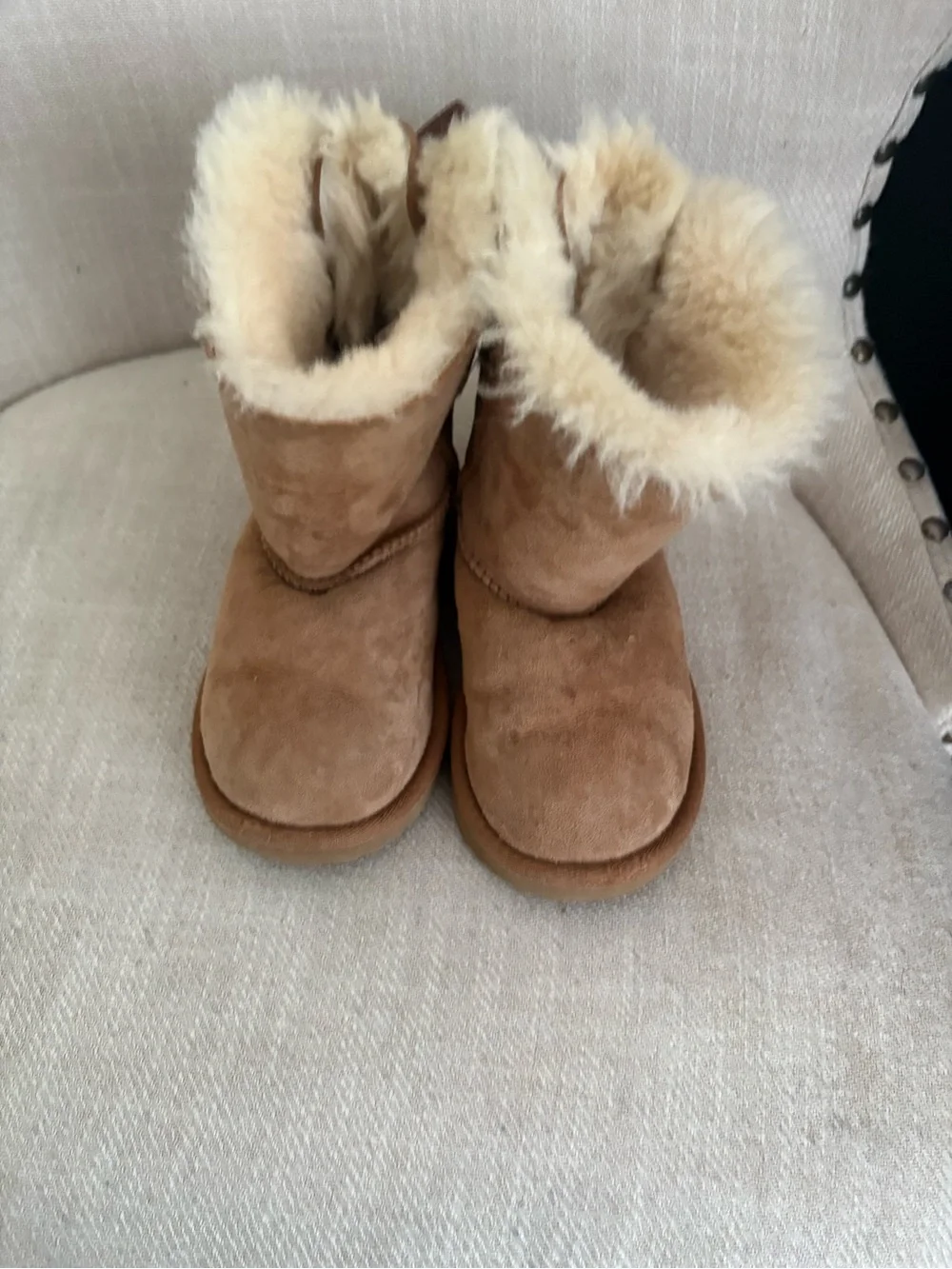 UGG Kids Chestnut Sheepskin Bow-Back Boots in Brown and Cream